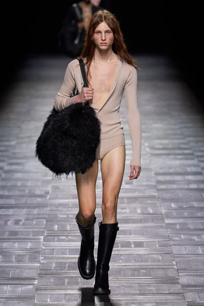 Look 17